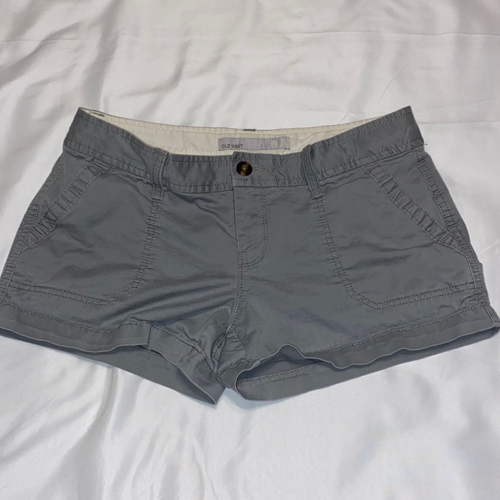 Low rise gray GAP shorts. Size 6.